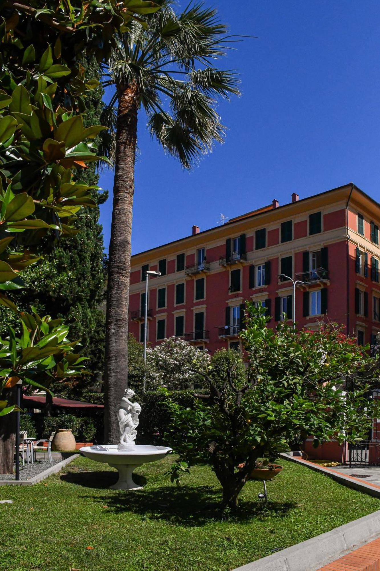 Hotel Le Palme Varazze Exterior photo