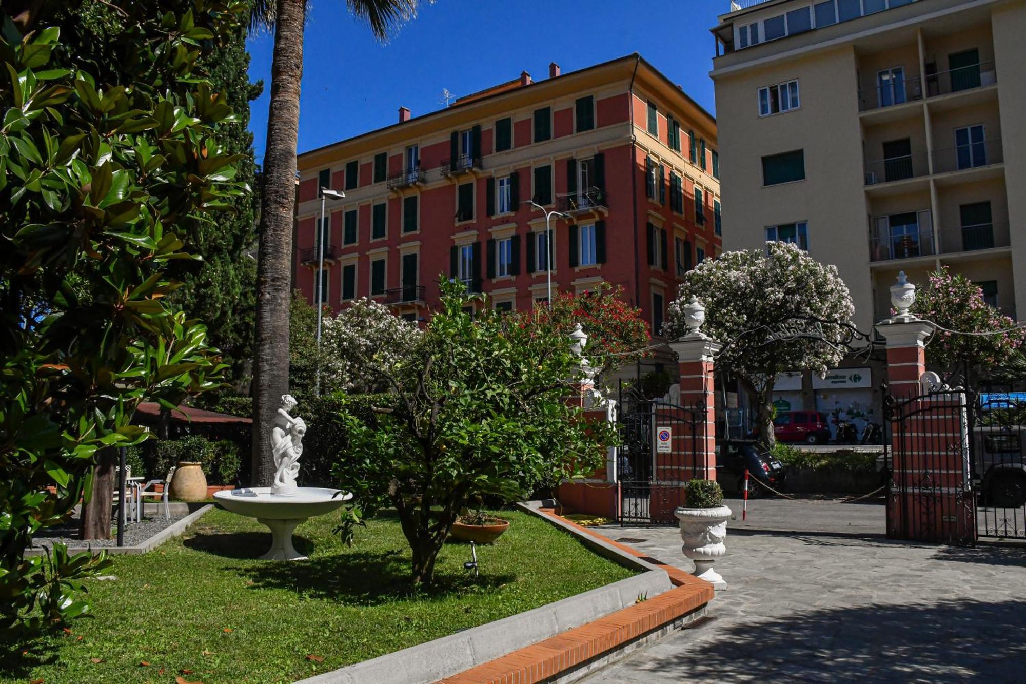 Hotel Le Palme Varazze Exterior photo