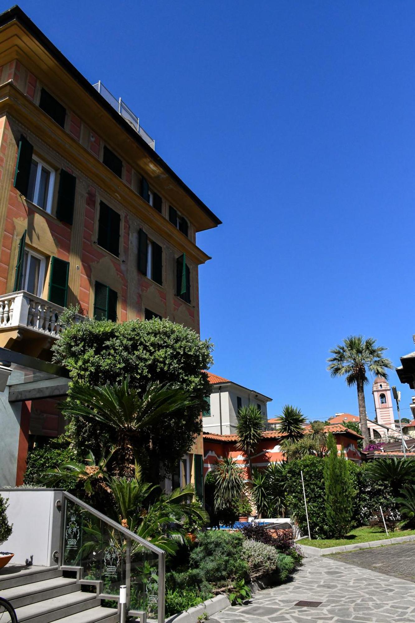 Hotel Le Palme Varazze Exterior photo