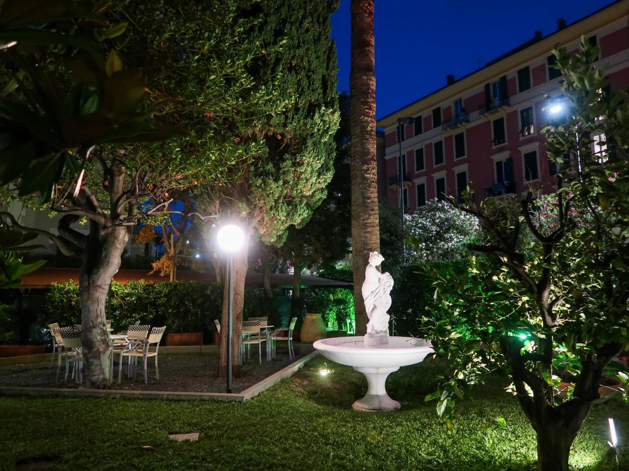 Hotel Le Palme Varazze Exterior photo