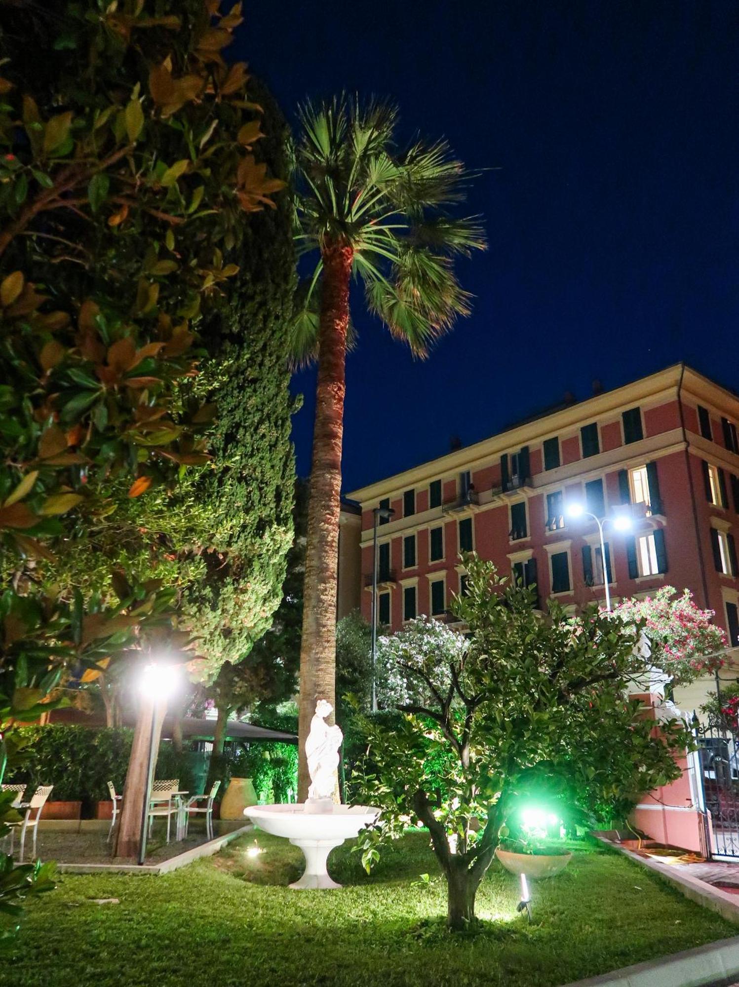 Hotel Le Palme Varazze Exterior photo